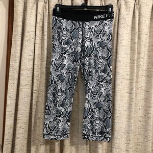 Nike Pro Capri Training Tights Leggings - Medium
